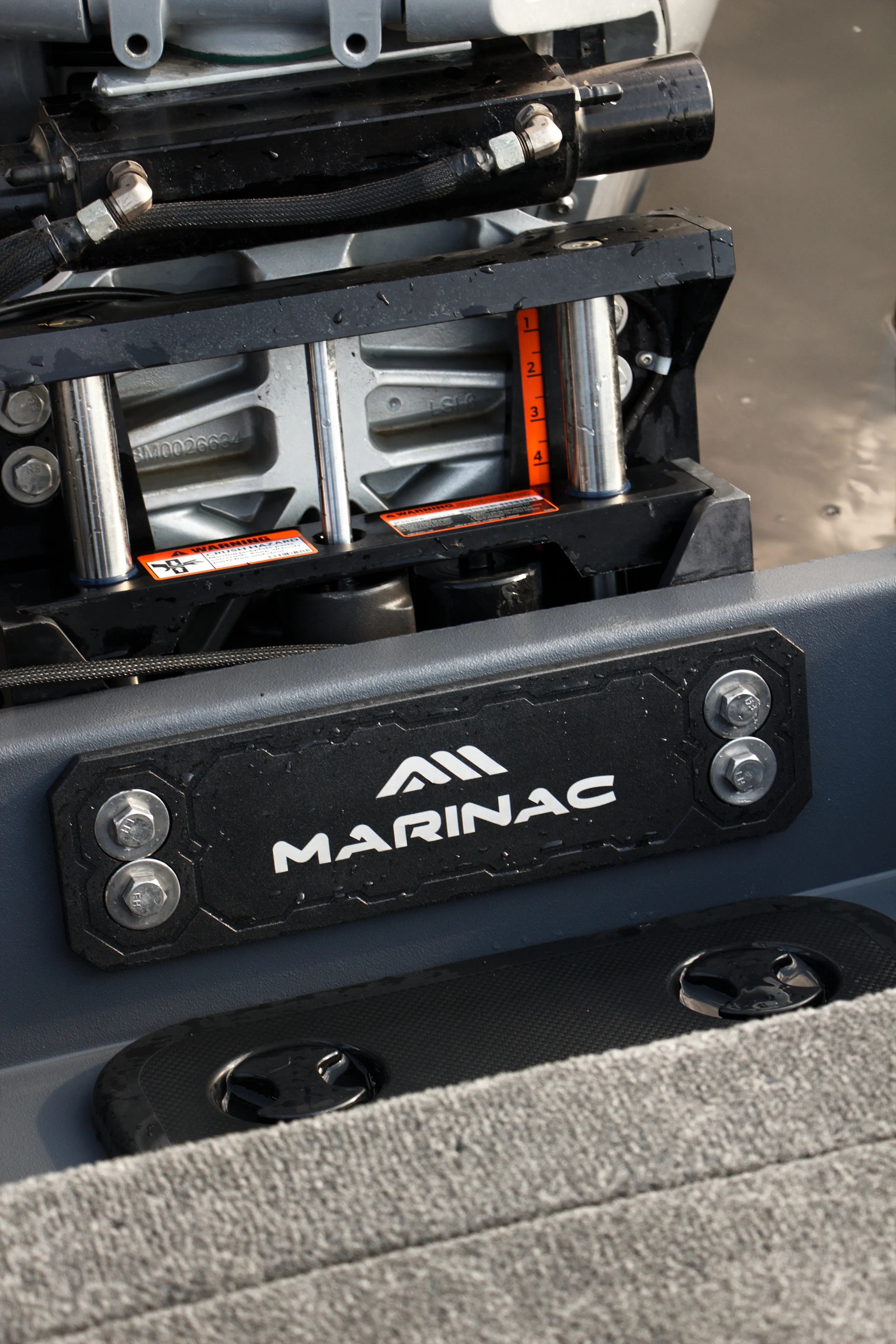Placă de prindere a motorului pe pupa (4 găuri)