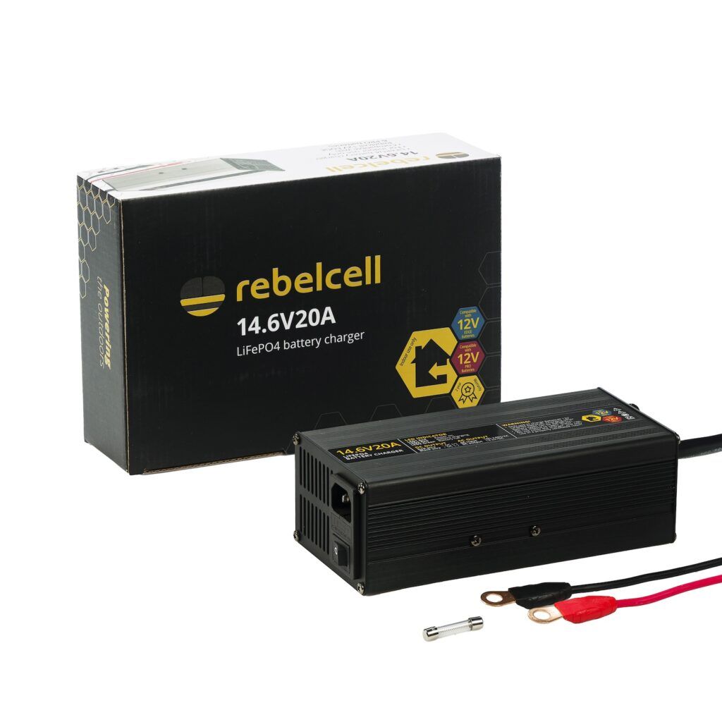 Încărcător 14.6V20A LiFePO4 6