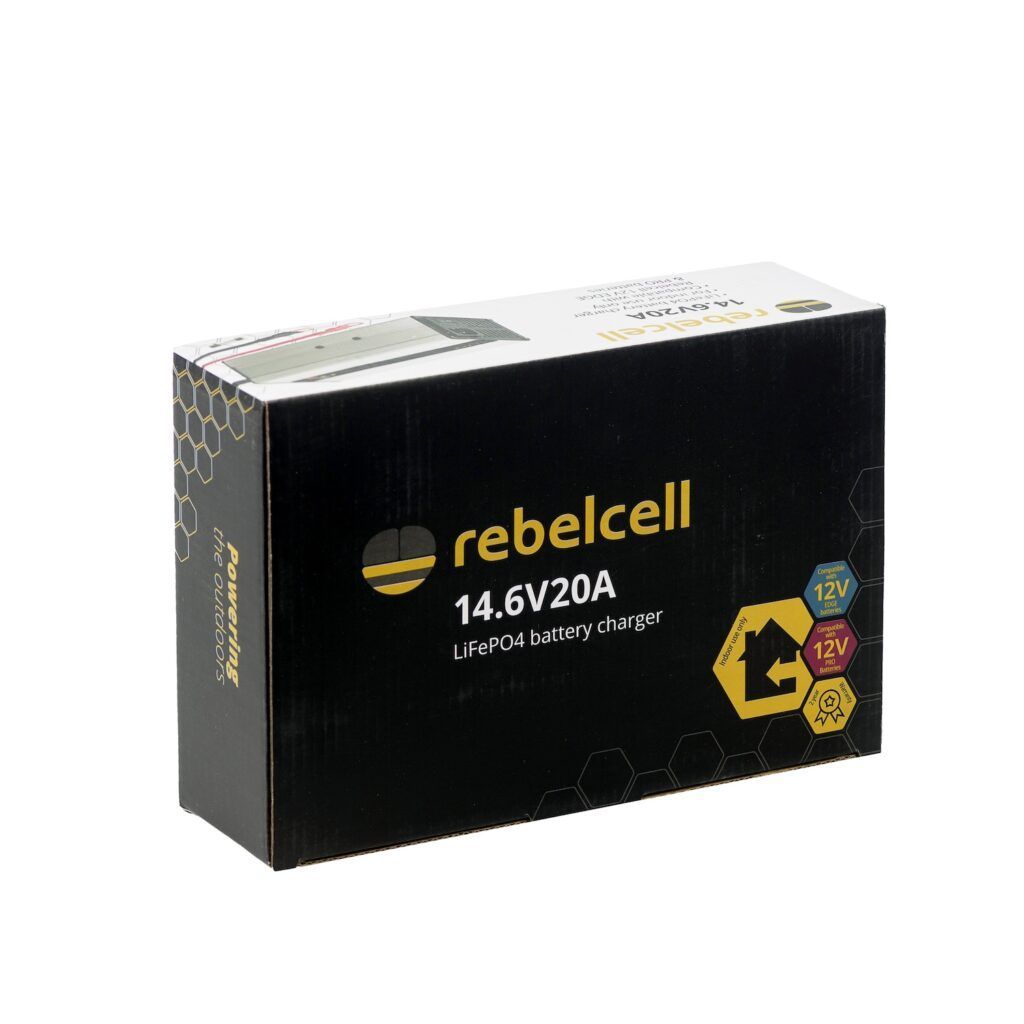 Încărcător 14.6V20A LiFePO4 7