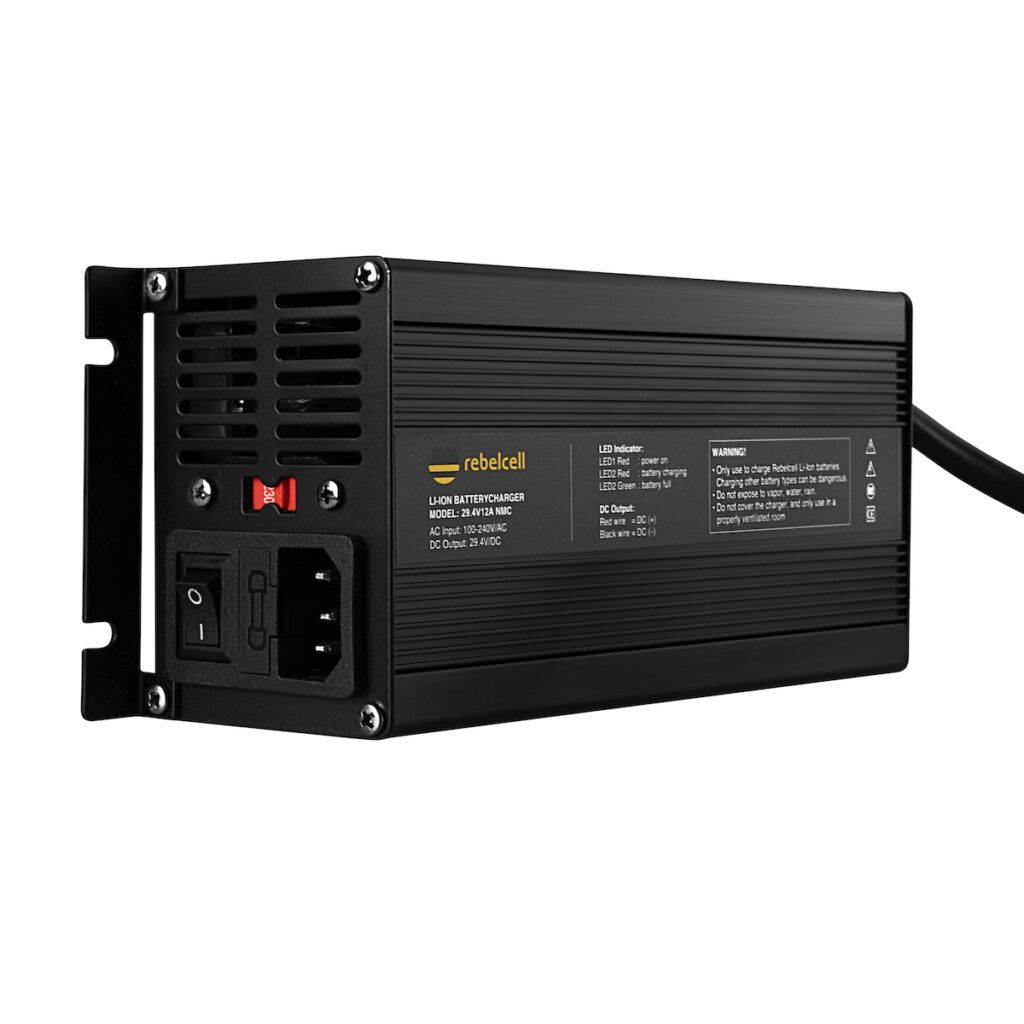 Încărcător litiu 29.4V12A pentru interior 3