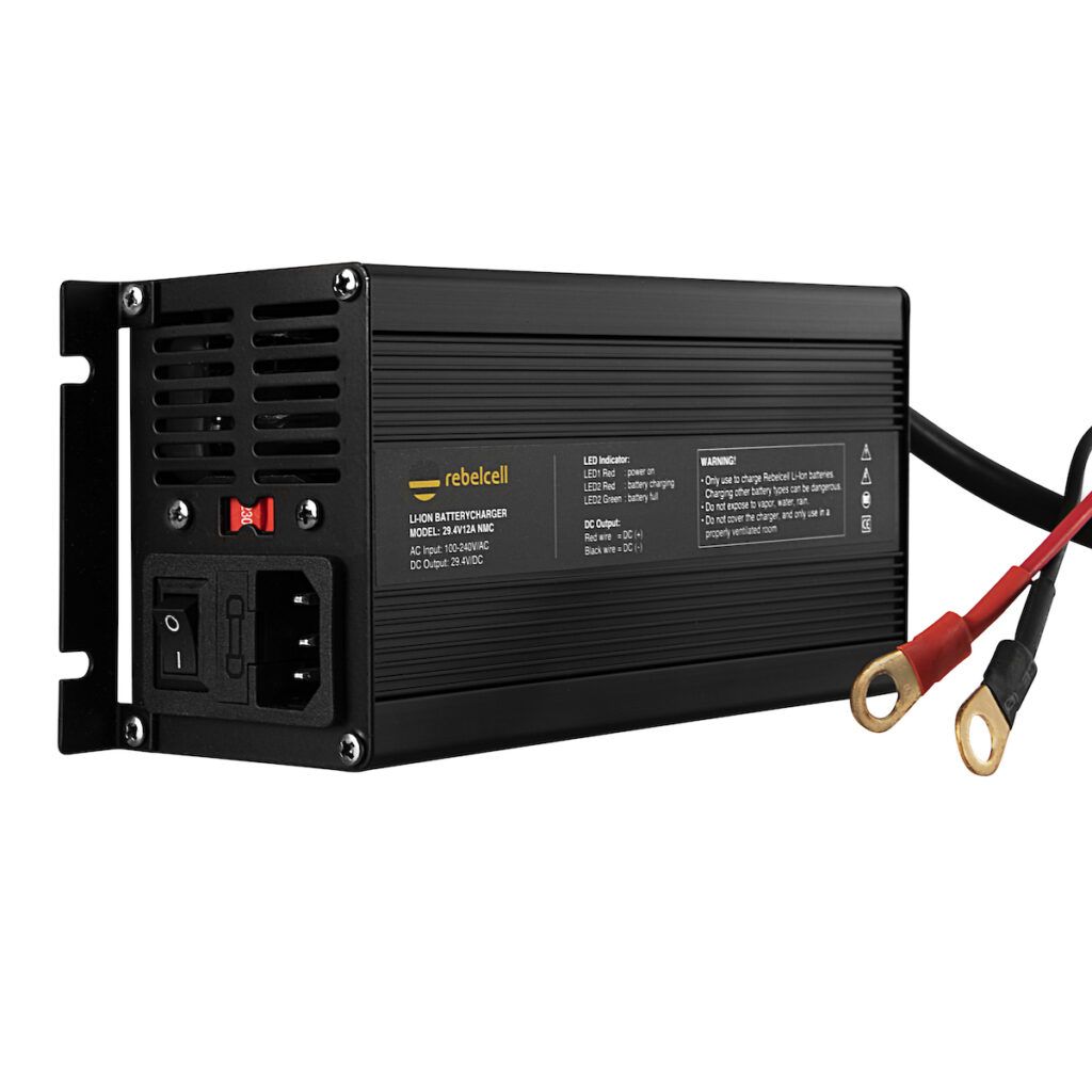 Încărcător litiu 29.4V12A pentru interior 6