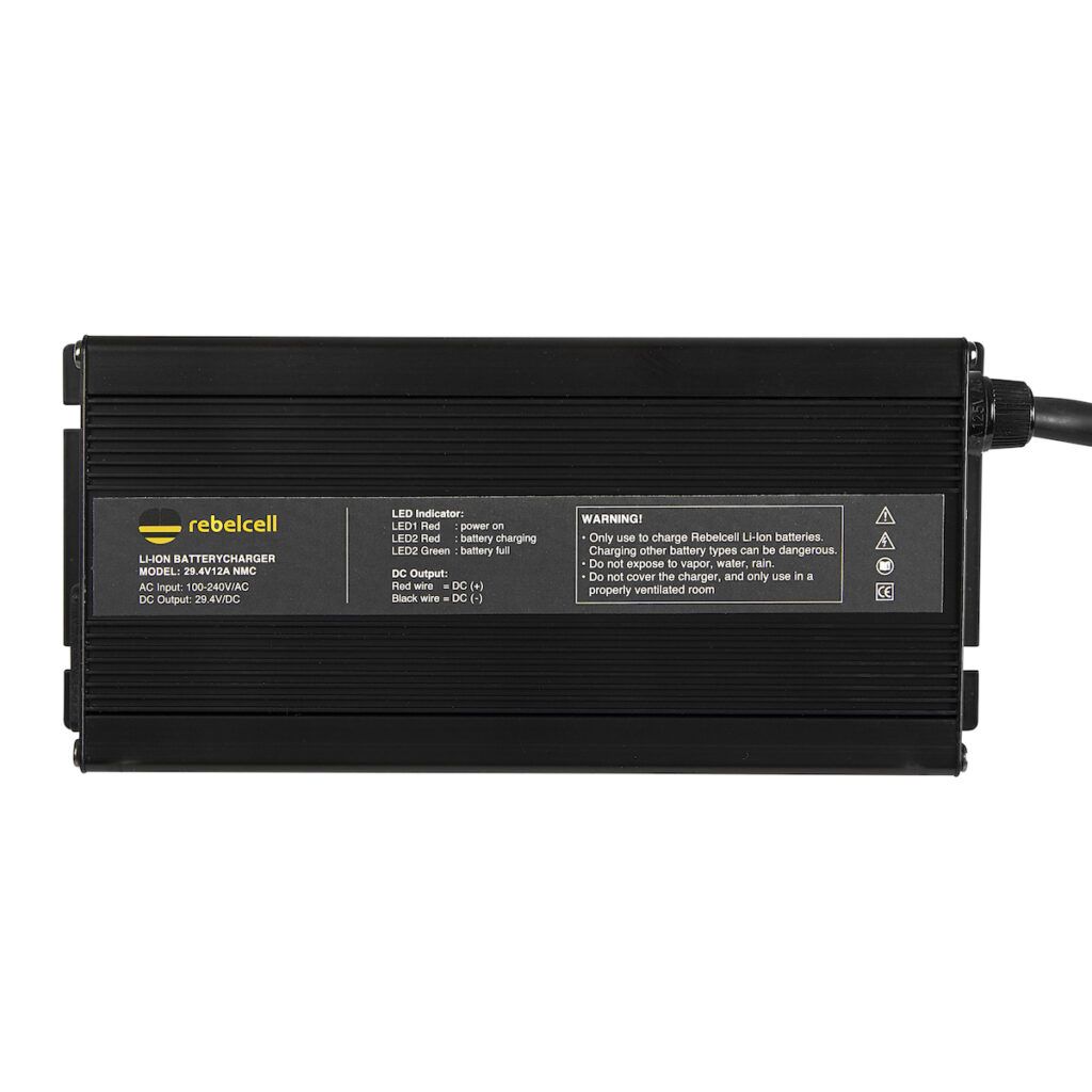 Încărcător litiu 29.4V12A pentru interior 4
