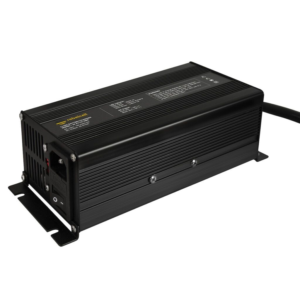 Încărcător litiu 29.4V12A pentru interior 2