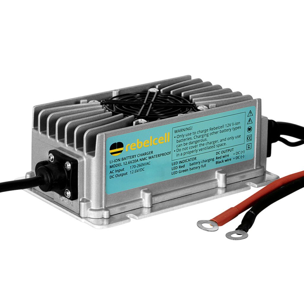 Încărcător litiu 12.6V20A rezistent la apă (IP65)