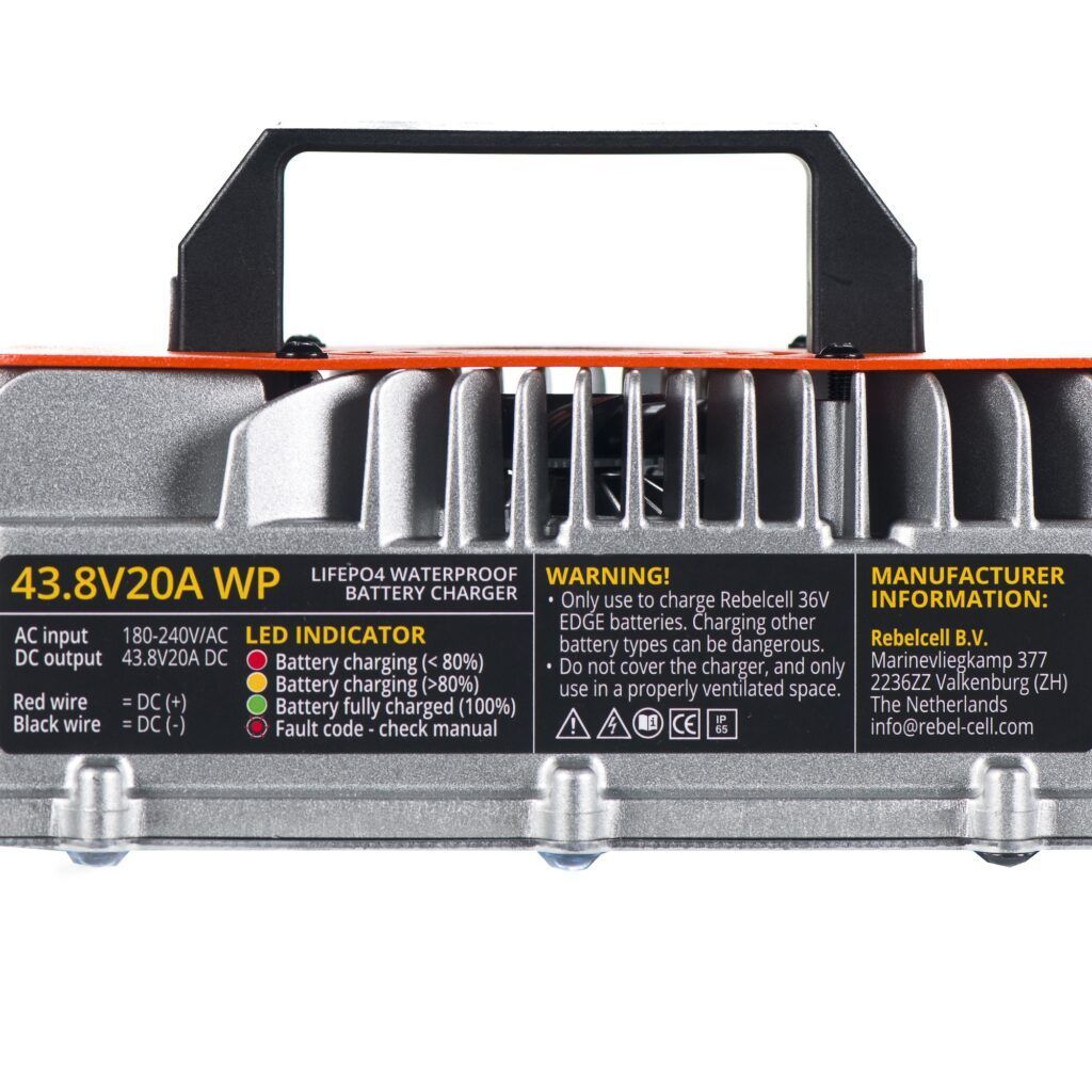 Încărcător 43.8V20A LiFePO4 rezistent la apă (IP65) 5