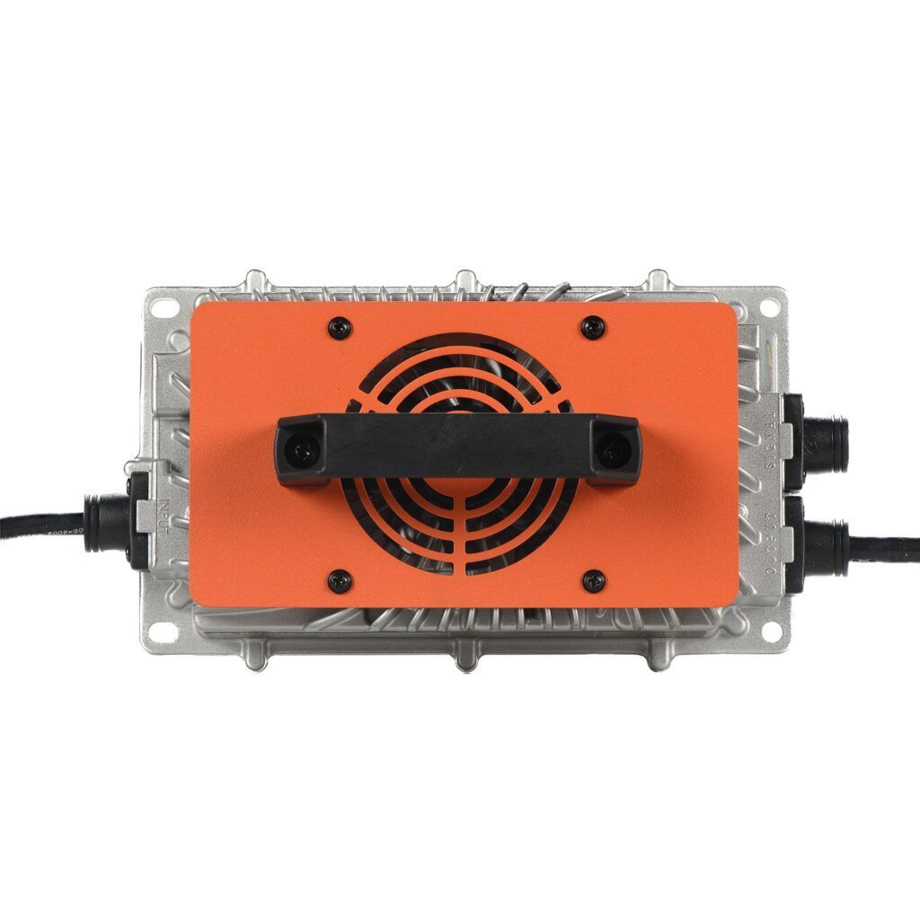 Încărcător 43.8V20A LiFePO4 rezistent la apă (IP65) 6